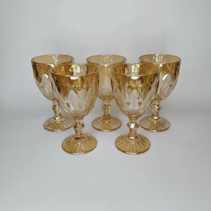 Copas Vintage Labradas de Vidrio Dorado – Elegancia para Vino o Agua